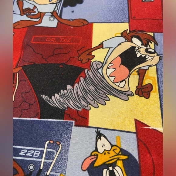 Looney Tunes Scrubs Bugs Bunny Tasmanian Devil Daffy Duck Tweety Bird Cartoon - Picture 10 of 11